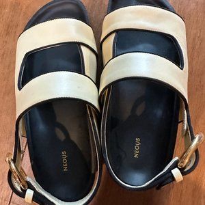 Like New Neous sandals size 6. Come with box!